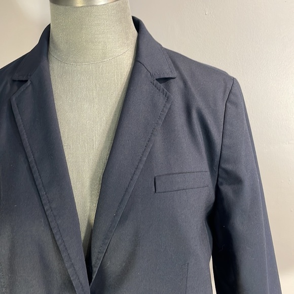 Gap wool blend classic navy blazer.  Size 12.  Fully lined. - Picture 8 of 16